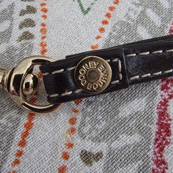 Dooney & Bourke Vintage, Rainbow Zip, Summerland, Wristlet, Heart Hangtag - Picture 9 of 10